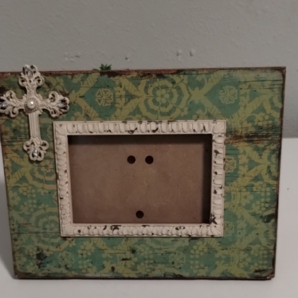 Source Unknown Rustic Green and Cream Frame with Cross Detail